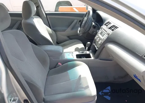 2010 Toyota Camry Le z USA, uszkodzony, nr VIN 4T4BF3EK5AR085271